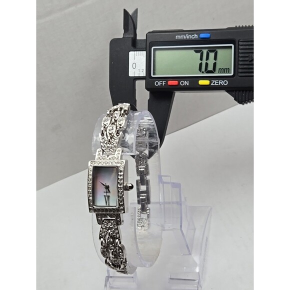 Metropolitan Museum Of Art Quartz Watch MOP Rhinestones Bracelet MMA New Battery - Picture 6 of 10